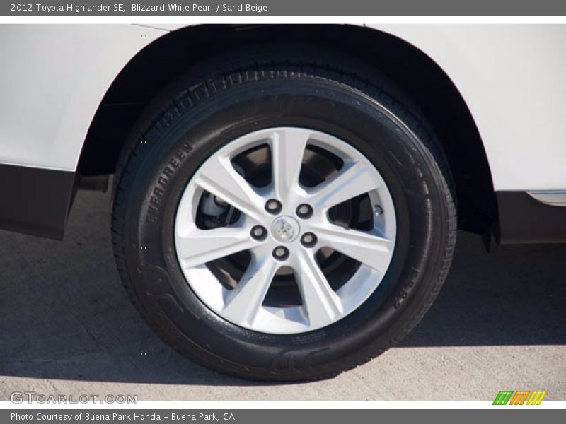 Blizzard White Pearl / Sand Beige 2012 Toyota Highlander SE