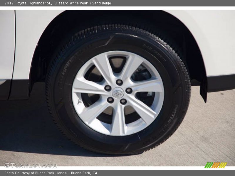 Blizzard White Pearl / Sand Beige 2012 Toyota Highlander SE