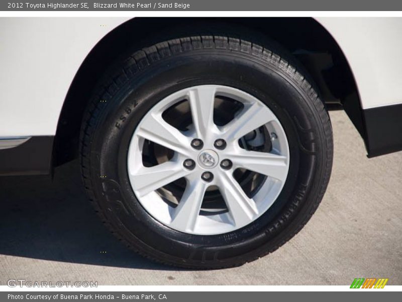 Blizzard White Pearl / Sand Beige 2012 Toyota Highlander SE