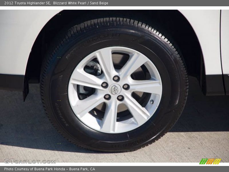 Blizzard White Pearl / Sand Beige 2012 Toyota Highlander SE