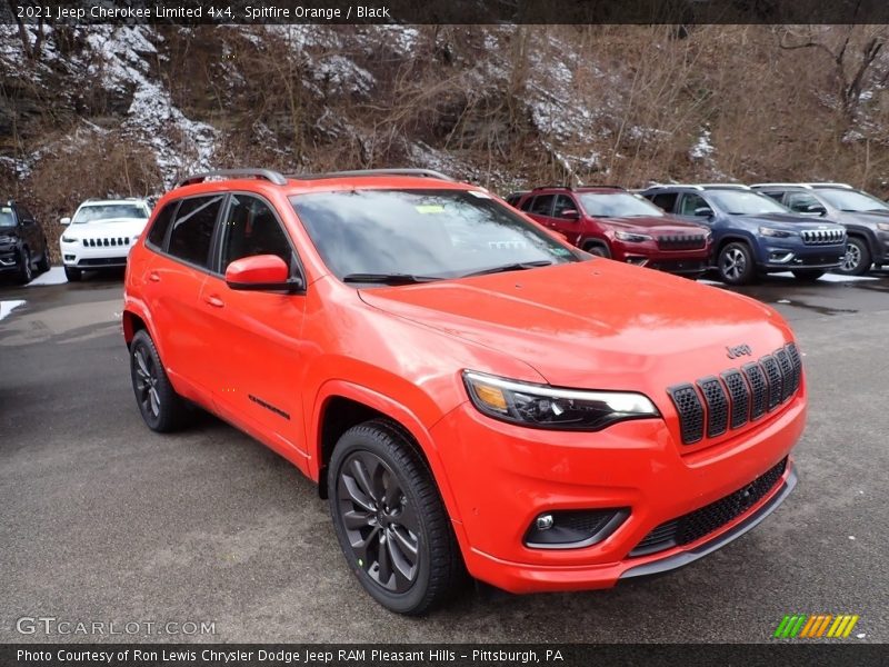 Front 3/4 View of 2021 Cherokee Limited 4x4
