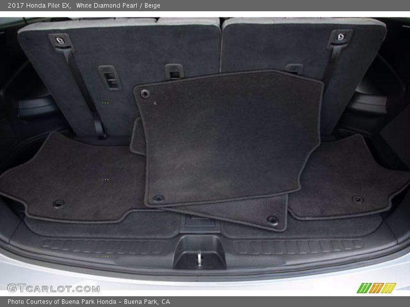 White Diamond Pearl / Beige 2017 Honda Pilot EX