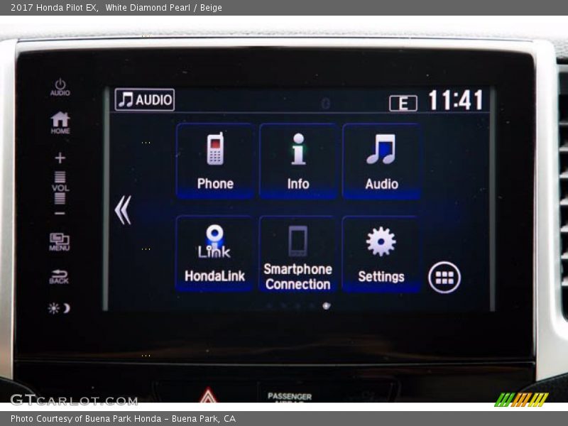 White Diamond Pearl / Beige 2017 Honda Pilot EX