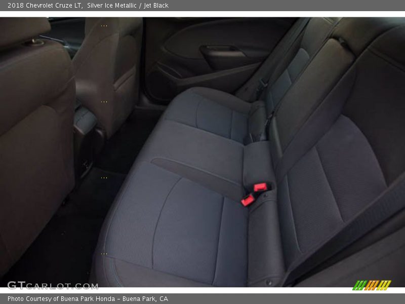 Silver Ice Metallic / Jet Black 2018 Chevrolet Cruze LT