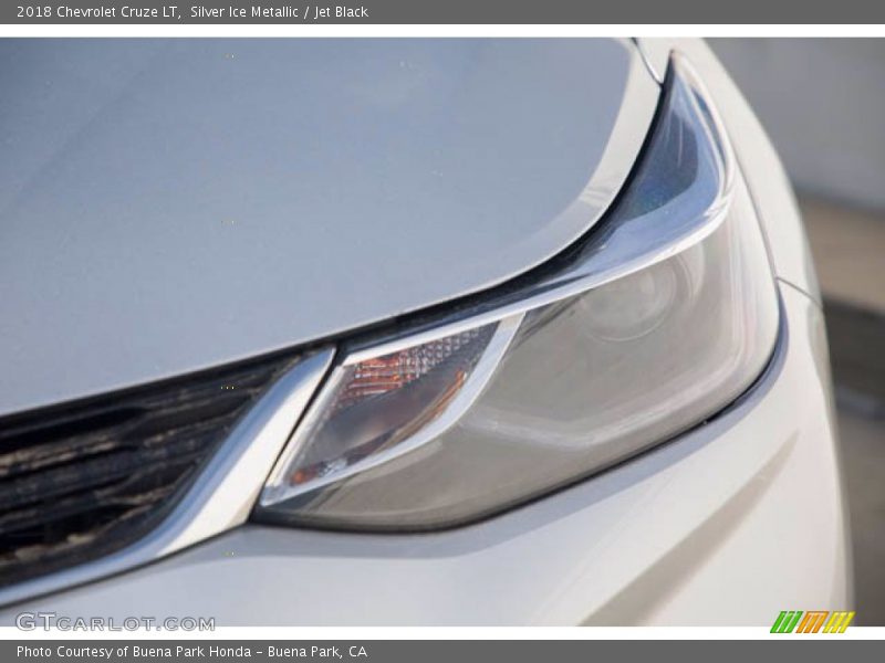 Silver Ice Metallic / Jet Black 2018 Chevrolet Cruze LT