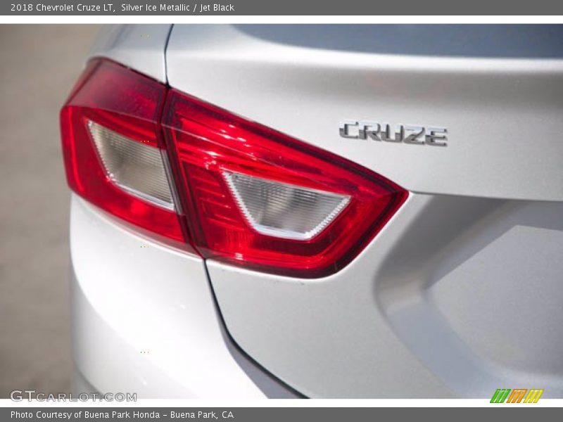 Silver Ice Metallic / Jet Black 2018 Chevrolet Cruze LT