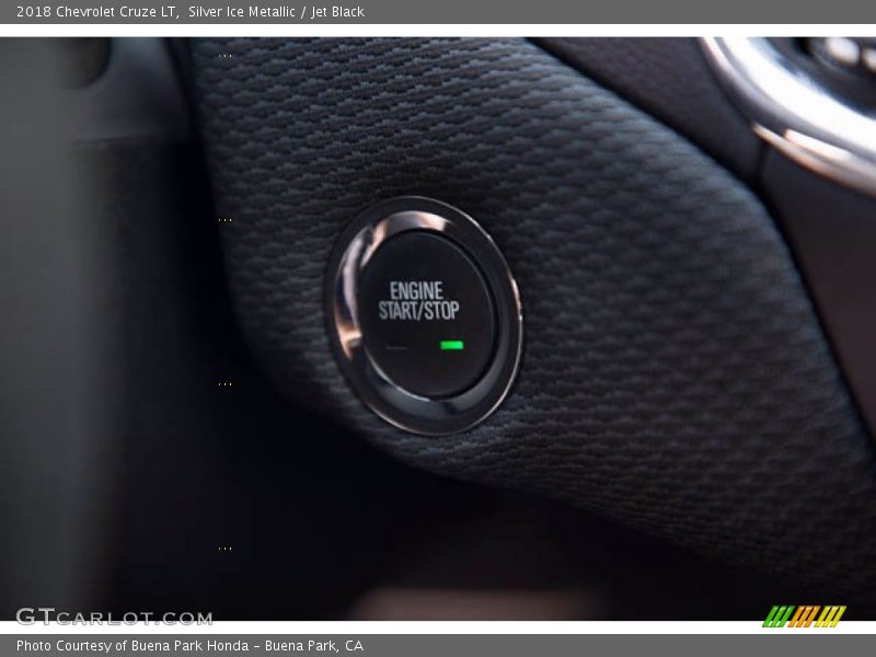 Silver Ice Metallic / Jet Black 2018 Chevrolet Cruze LT