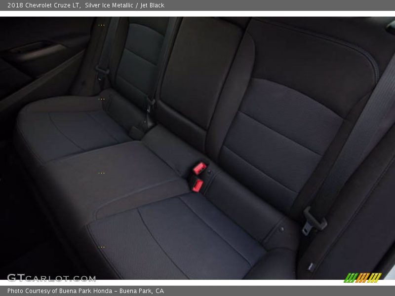 Silver Ice Metallic / Jet Black 2018 Chevrolet Cruze LT