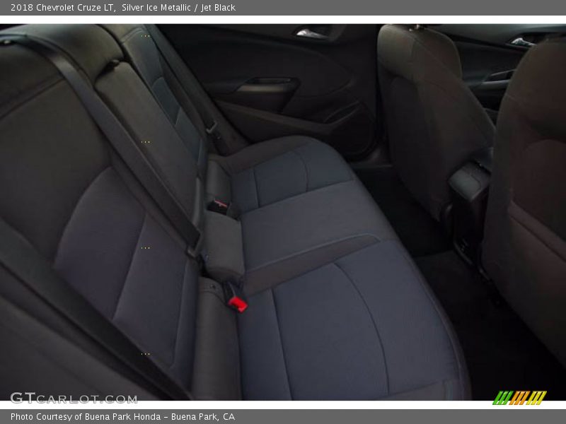 Silver Ice Metallic / Jet Black 2018 Chevrolet Cruze LT