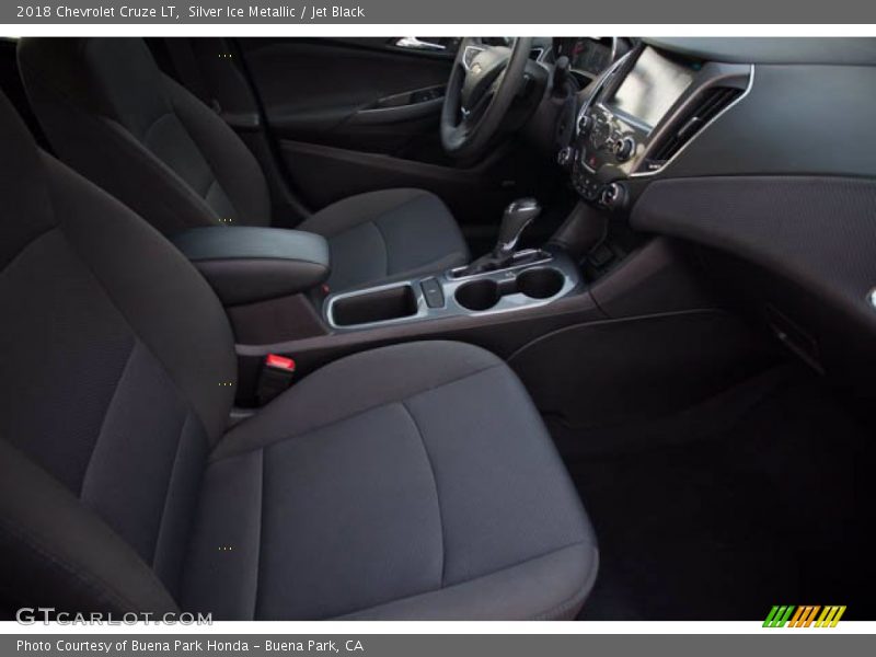 Silver Ice Metallic / Jet Black 2018 Chevrolet Cruze LT