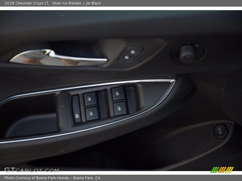 Silver Ice Metallic / Jet Black 2018 Chevrolet Cruze LT