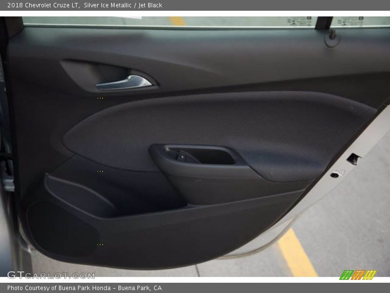 Silver Ice Metallic / Jet Black 2018 Chevrolet Cruze LT