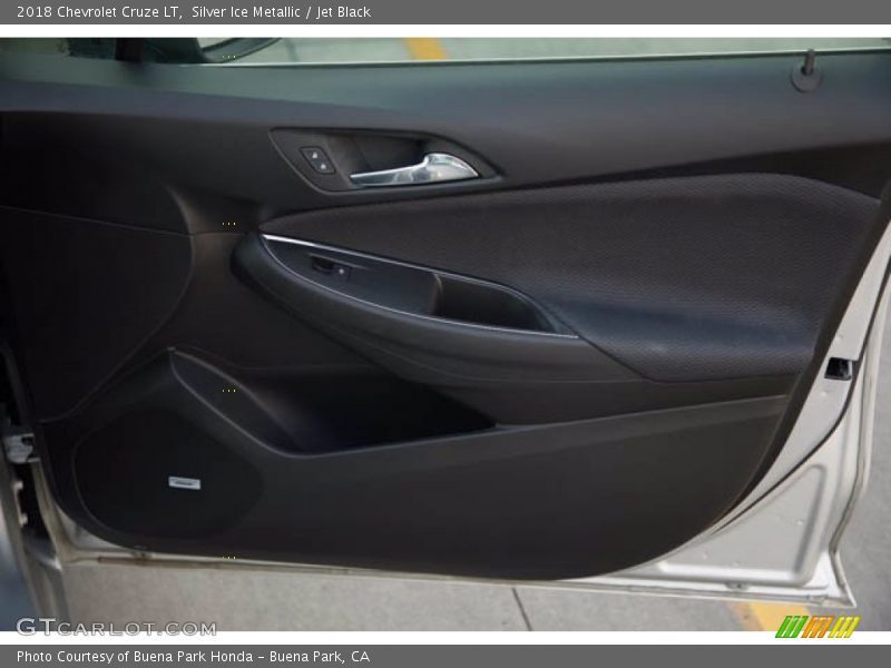 Silver Ice Metallic / Jet Black 2018 Chevrolet Cruze LT