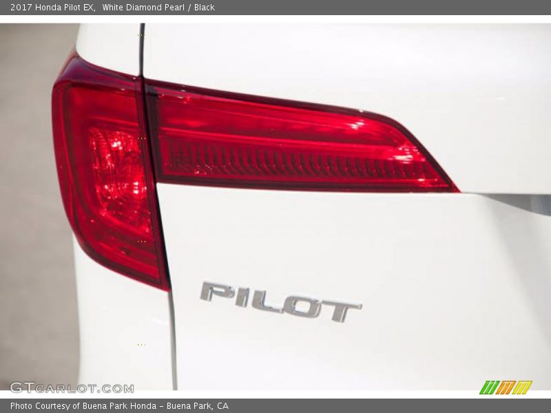 White Diamond Pearl / Black 2017 Honda Pilot EX