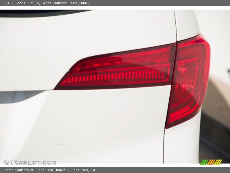 White Diamond Pearl / Black 2017 Honda Pilot EX