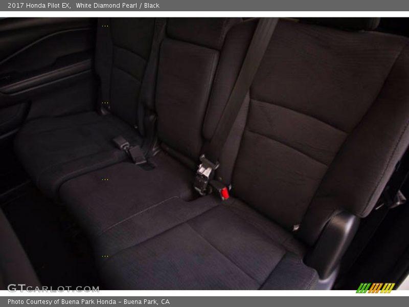 White Diamond Pearl / Black 2017 Honda Pilot EX