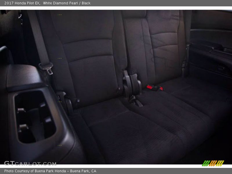 White Diamond Pearl / Black 2017 Honda Pilot EX