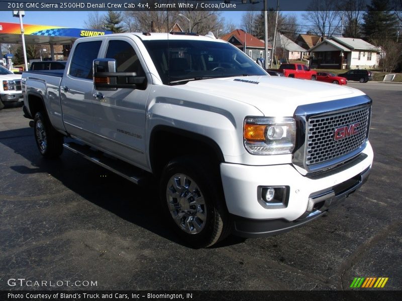 Front 3/4 View of 2016 Sierra 2500HD Denali Crew Cab 4x4