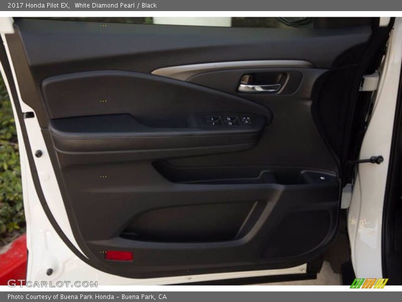 White Diamond Pearl / Black 2017 Honda Pilot EX