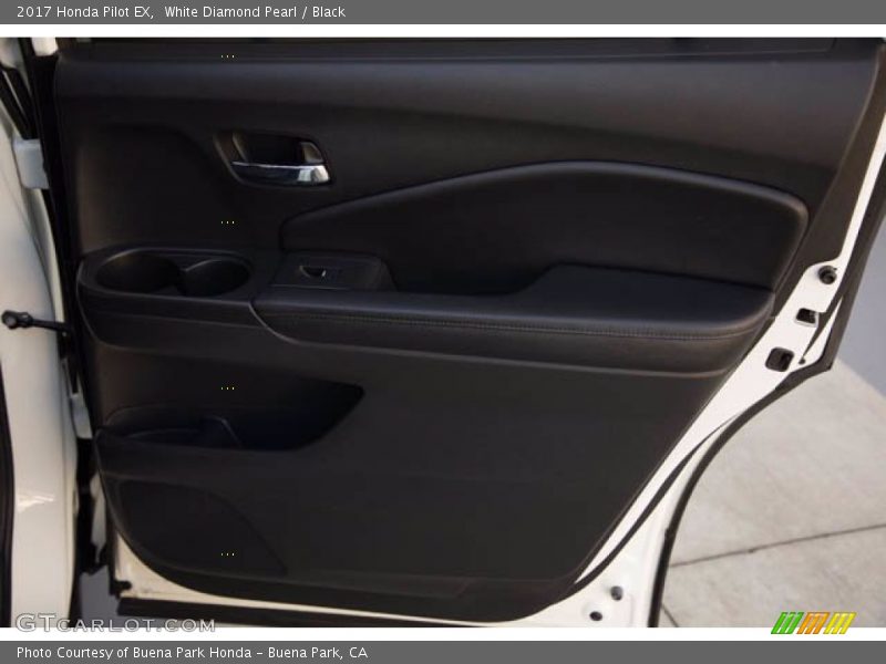 White Diamond Pearl / Black 2017 Honda Pilot EX