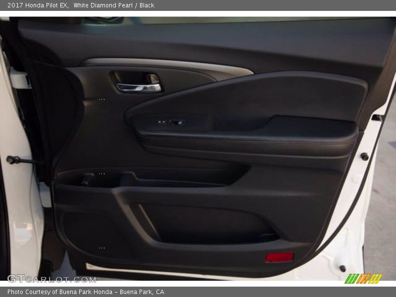 White Diamond Pearl / Black 2017 Honda Pilot EX