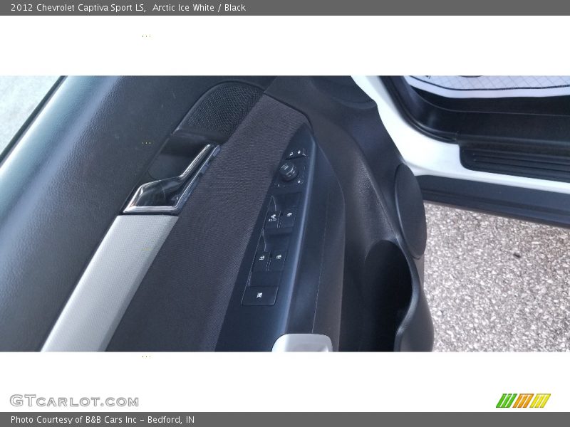 Arctic Ice White / Black 2012 Chevrolet Captiva Sport LS