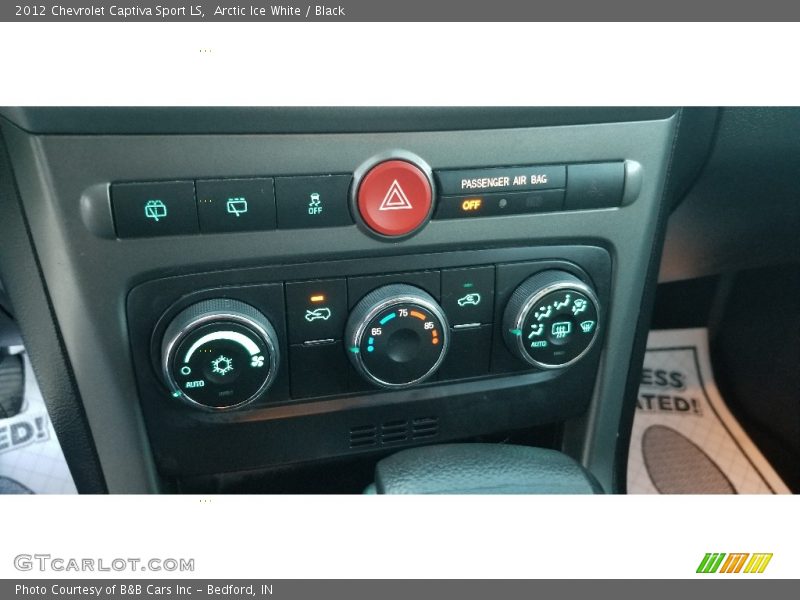 Arctic Ice White / Black 2012 Chevrolet Captiva Sport LS