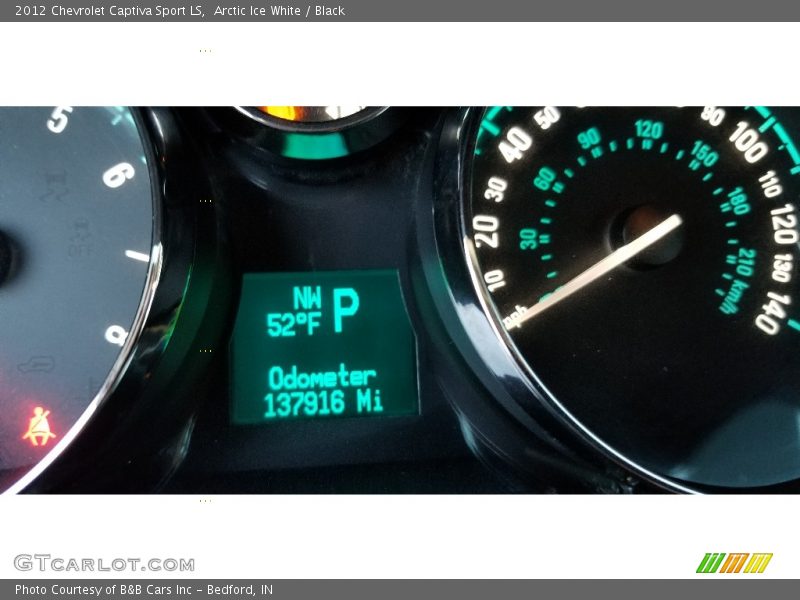 Arctic Ice White / Black 2012 Chevrolet Captiva Sport LS