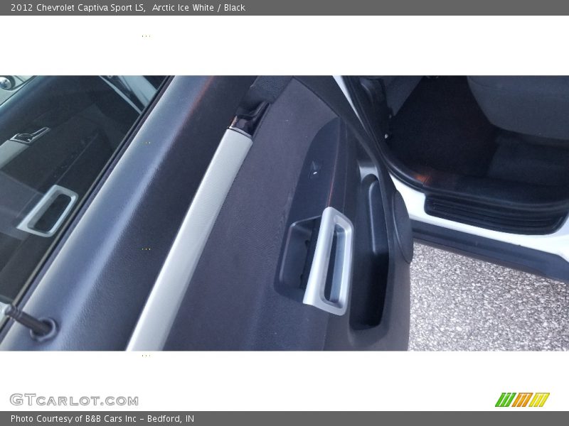 Arctic Ice White / Black 2012 Chevrolet Captiva Sport LS