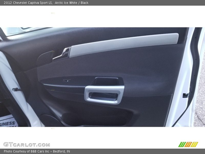 Arctic Ice White / Black 2012 Chevrolet Captiva Sport LS