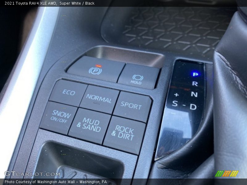 Super White / Black 2021 Toyota RAV4 XLE AWD