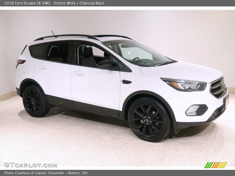 Oxford White / Charcoal Black 2018 Ford Escape SE 4WD
