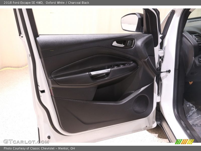 Oxford White / Charcoal Black 2018 Ford Escape SE 4WD