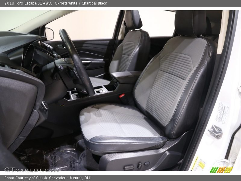 Oxford White / Charcoal Black 2018 Ford Escape SE 4WD