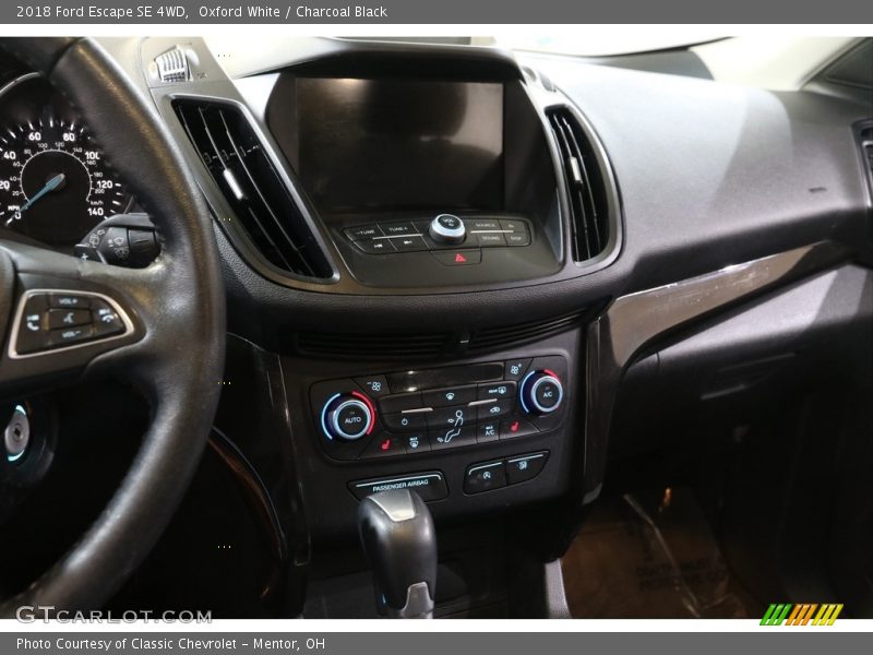 Oxford White / Charcoal Black 2018 Ford Escape SE 4WD