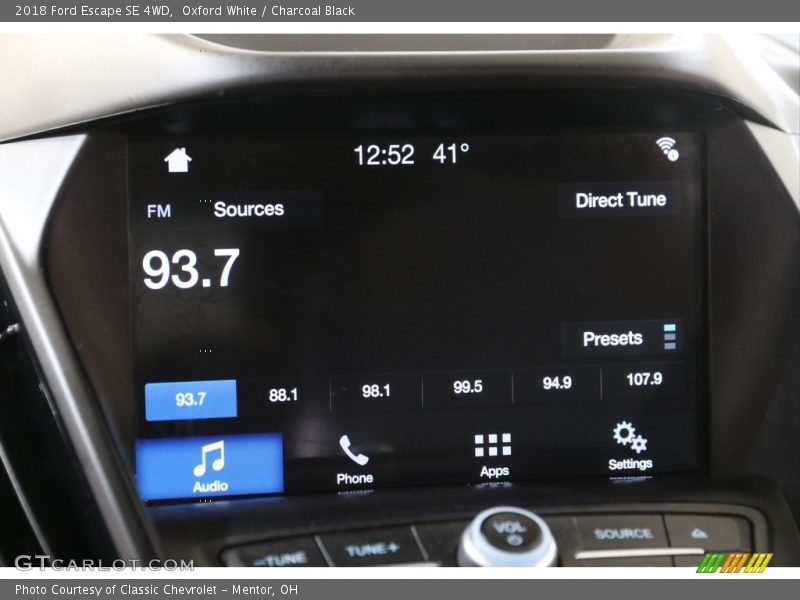 Oxford White / Charcoal Black 2018 Ford Escape SE 4WD