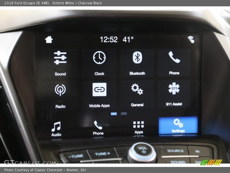Oxford White / Charcoal Black 2018 Ford Escape SE 4WD