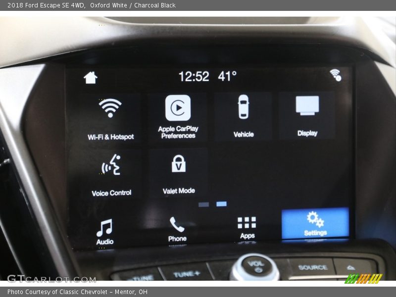 Oxford White / Charcoal Black 2018 Ford Escape SE 4WD