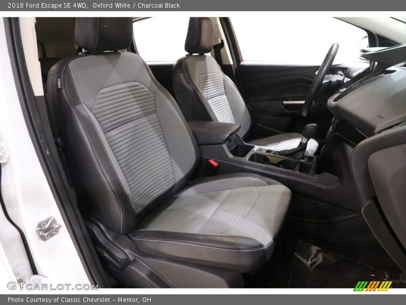 Oxford White / Charcoal Black 2018 Ford Escape SE 4WD