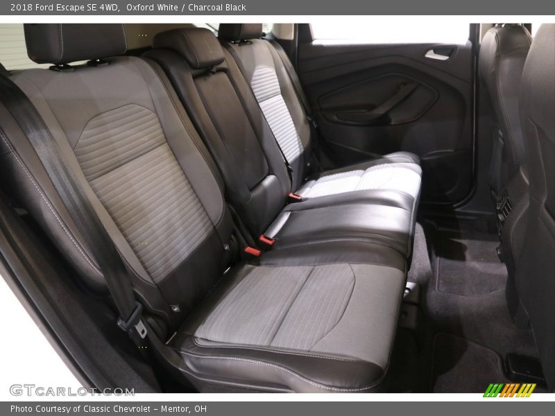 Oxford White / Charcoal Black 2018 Ford Escape SE 4WD