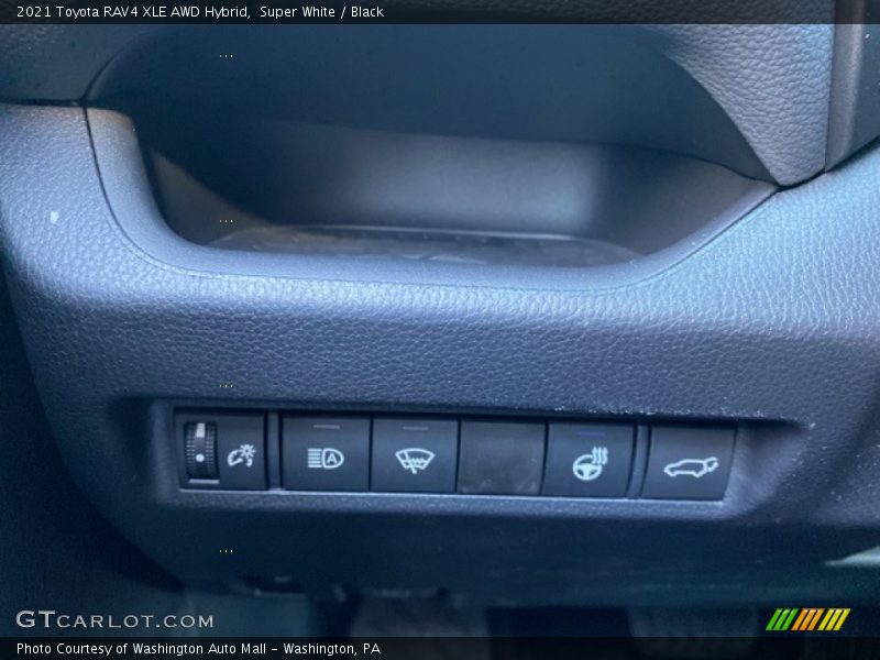 Super White / Black 2021 Toyota RAV4 XLE AWD Hybrid