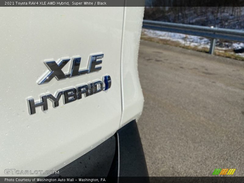 Super White / Black 2021 Toyota RAV4 XLE AWD Hybrid