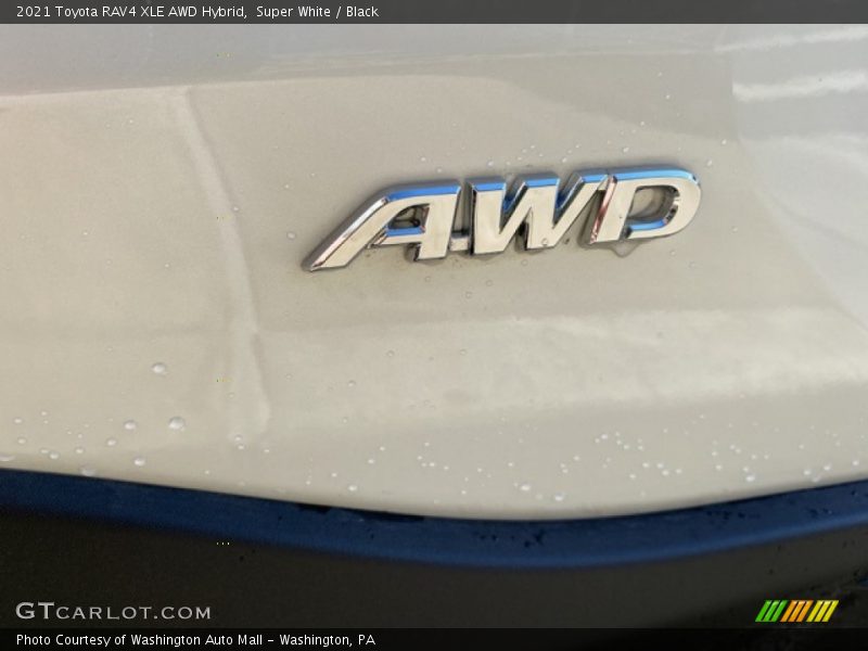 Super White / Black 2021 Toyota RAV4 XLE AWD Hybrid
