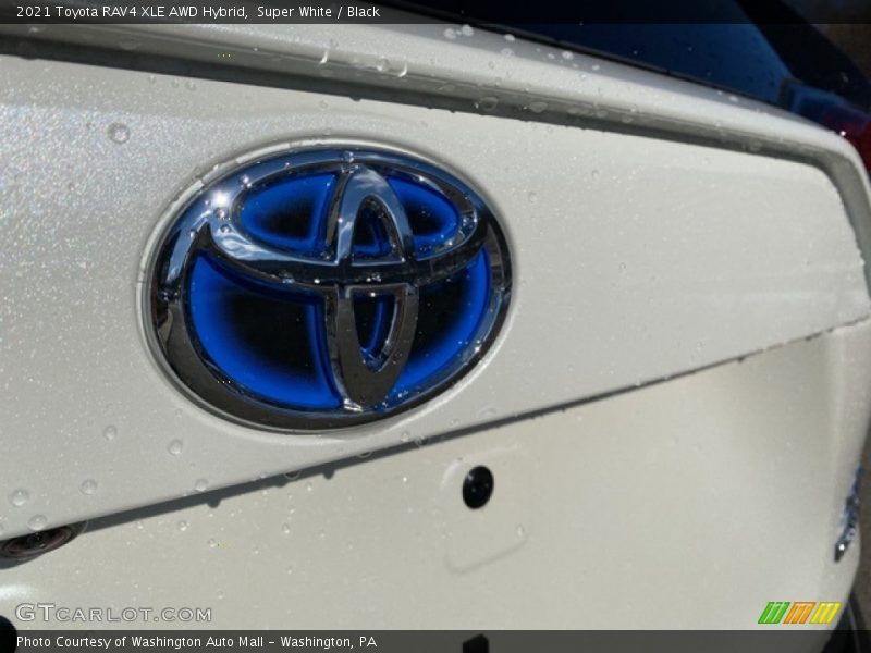 Super White / Black 2021 Toyota RAV4 XLE AWD Hybrid