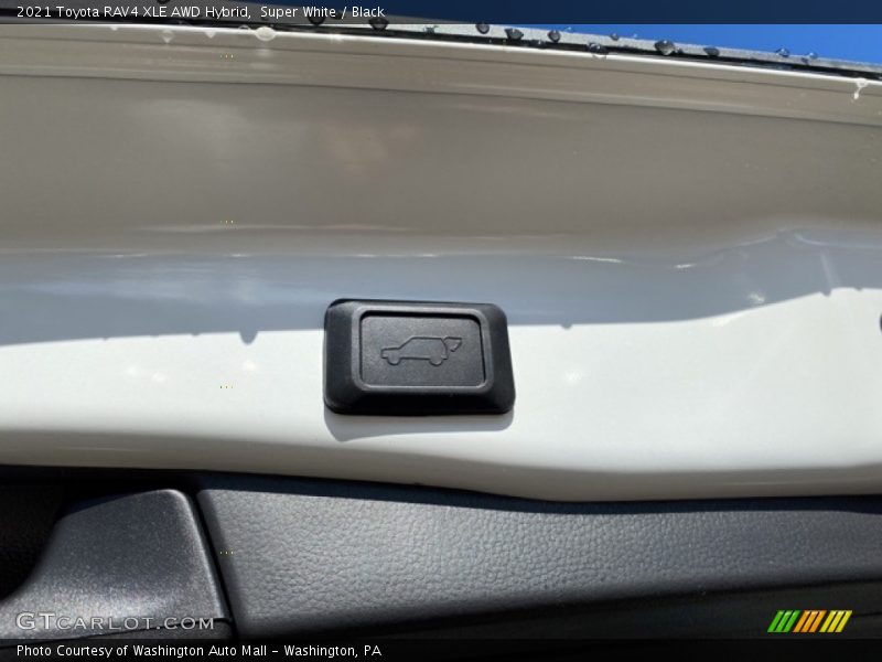 Super White / Black 2021 Toyota RAV4 XLE AWD Hybrid