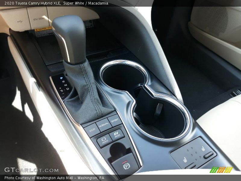 Super White / Macadamia 2020 Toyota Camry Hybrid XLE