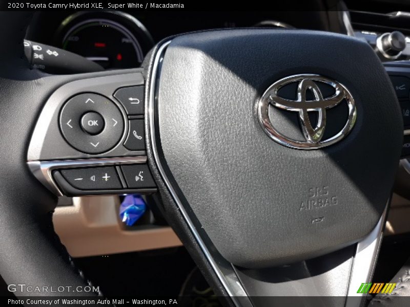 Super White / Macadamia 2020 Toyota Camry Hybrid XLE