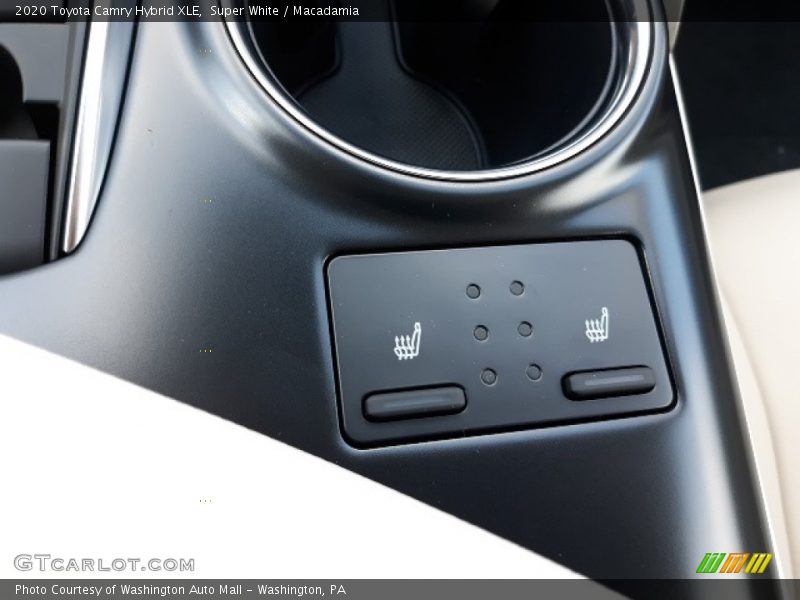 Super White / Macadamia 2020 Toyota Camry Hybrid XLE