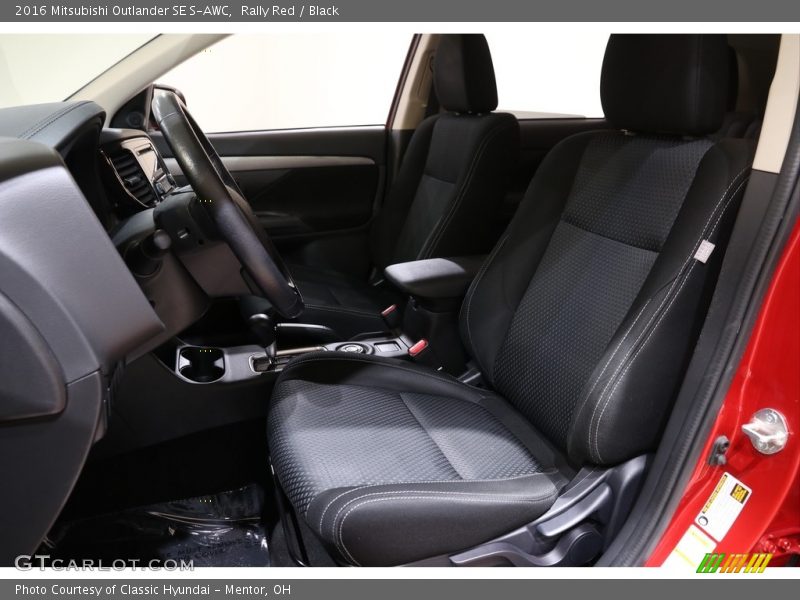 Front Seat of 2016 Outlander SE S-AWC