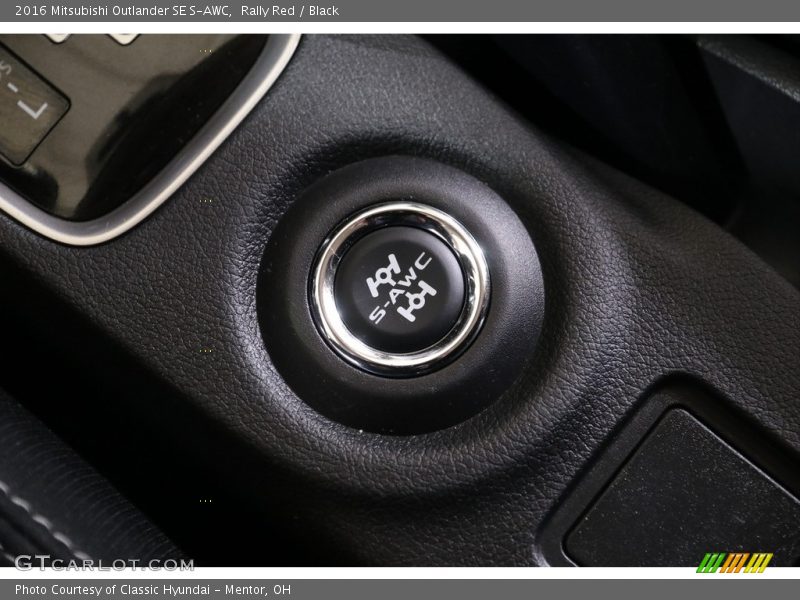 Rally Red / Black 2016 Mitsubishi Outlander SE S-AWC